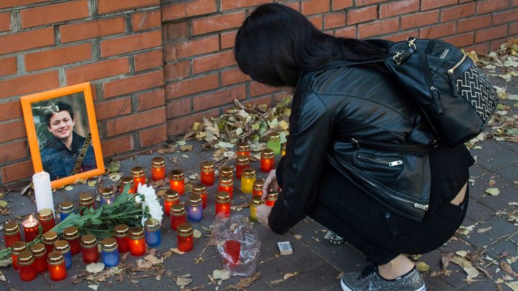 Под посольство КНР в Киеве призвали расследовать самоубийство 13-летнего Вани Лю в Шанхае