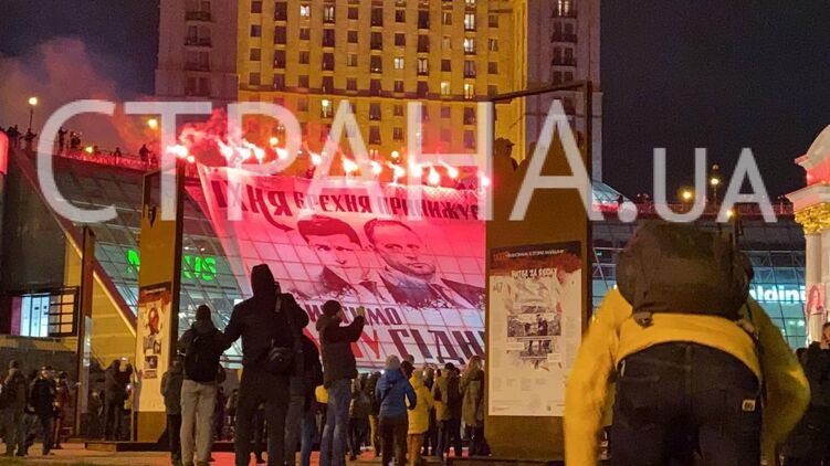 Люди вышли в центр Киева на годовщину Евромайдана. Кадр из видео