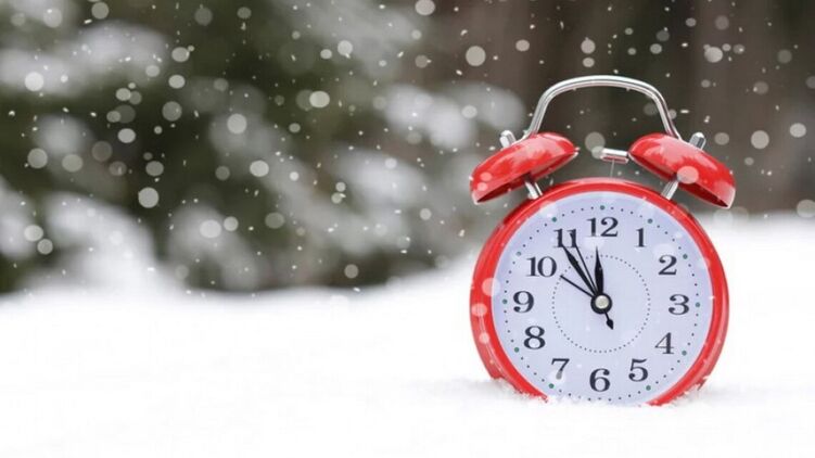 Перевод часов на зимнее время в Украине в 2023 году