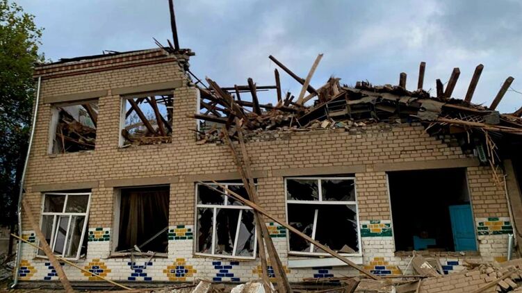 Последствия удара по школе в Дарьевке Херсонской области