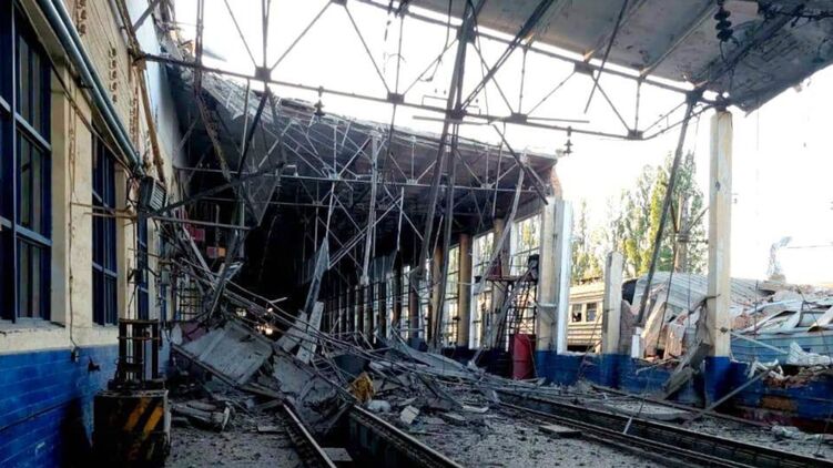 Последствия удара по железной дороге в Харьковской области
