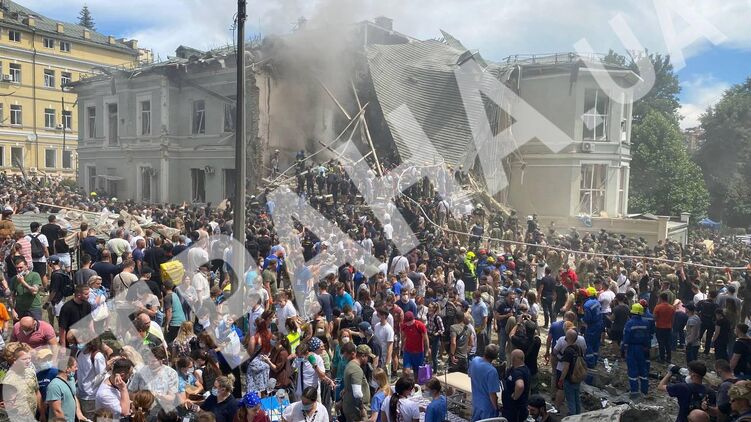 Последствия удара по Киеву. Фото: 