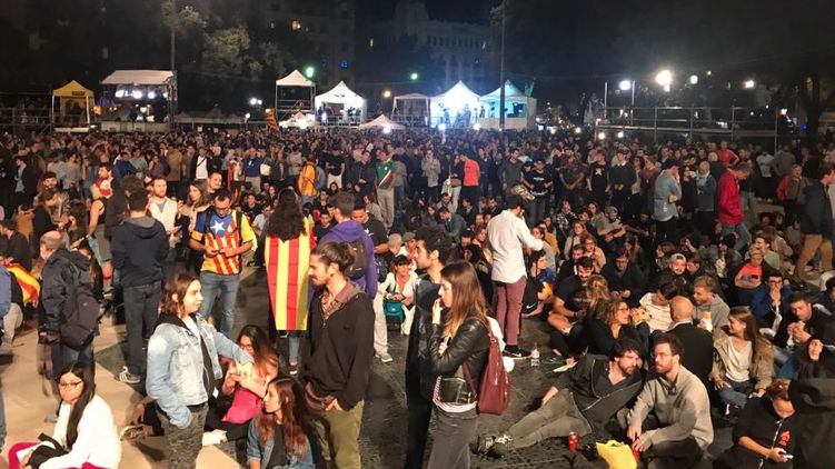 Каталония вышла на референдум. Барселона. Фото - strana.ua