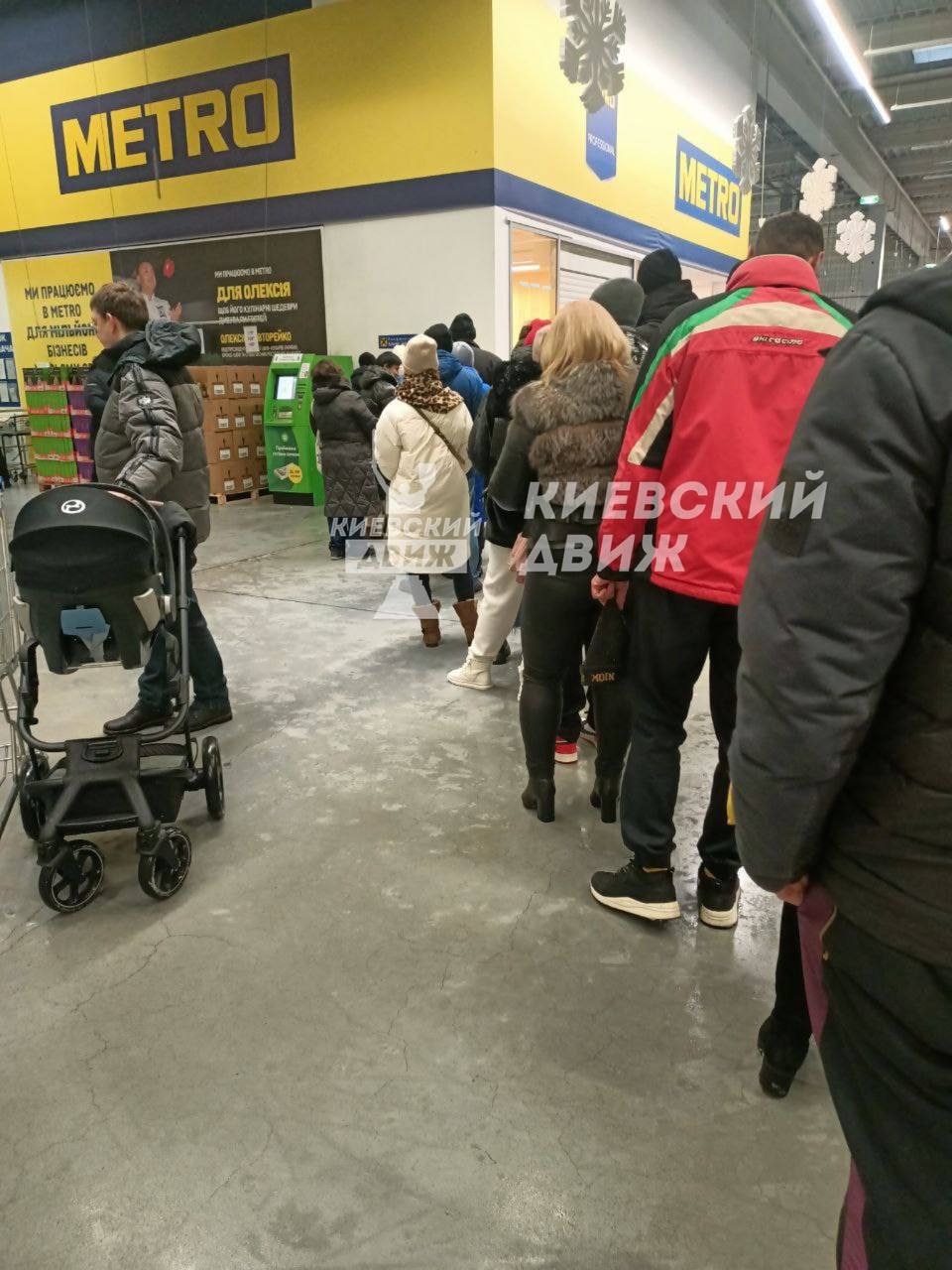 В Киеве продолжаются очереди к банкоматам