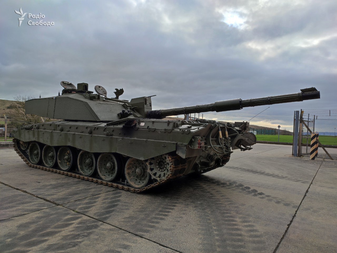 Українські танкісти тренуються у Британії