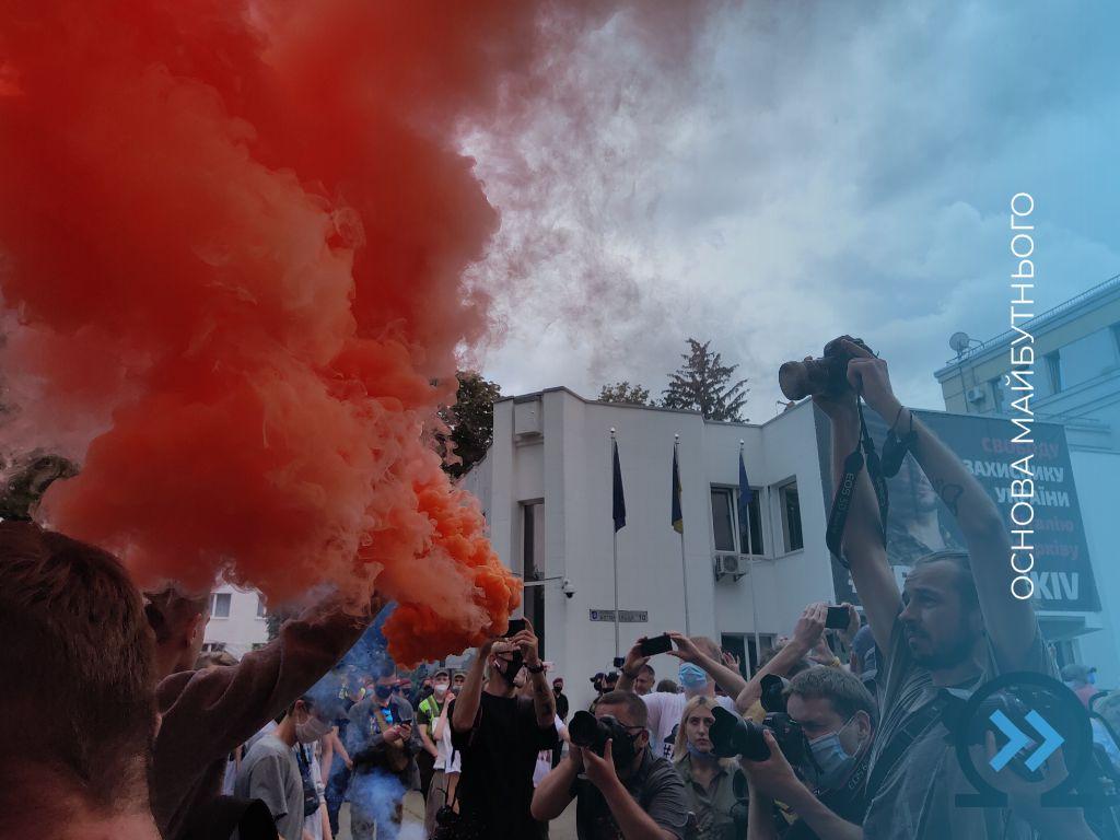 В Киеве активисты устроили акцию в поддержку подозреваемых в убийстве Шеремета. Фото: Telegram/Основа майбутнього