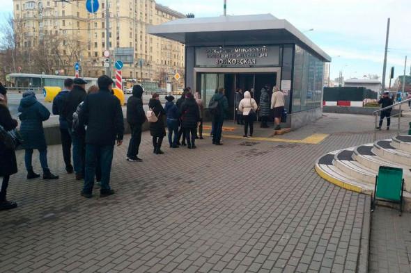 Очередь в московском метро. Фото: Twitter