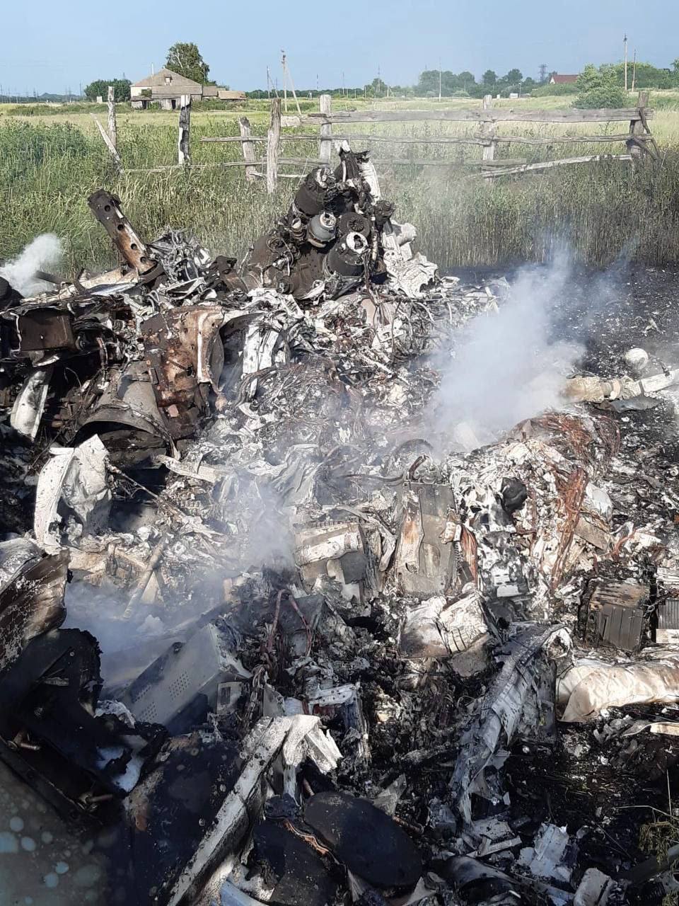 Обломки Ка-52, сбитого "вагнеровцами" под Воронежем